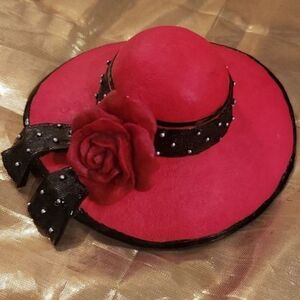 Paint The Town Red Society Resin Hat by Westland in Original Box